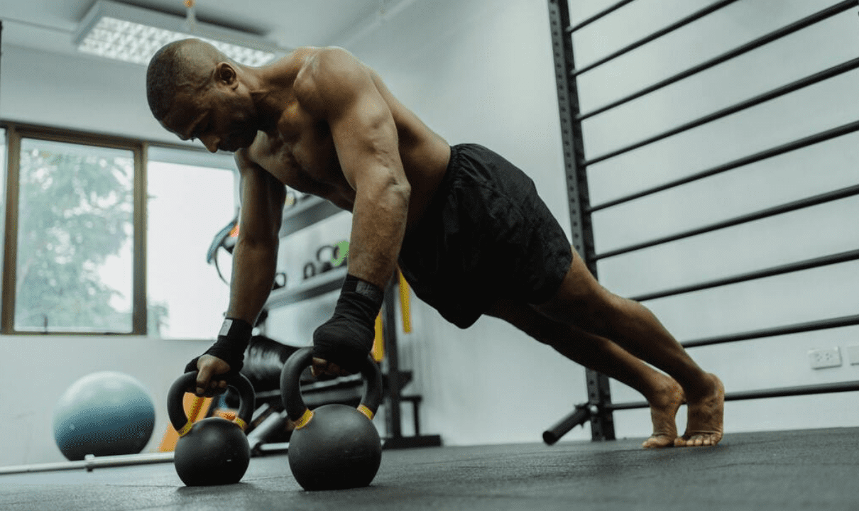 ejercicios con pesas rusas o kettlebell