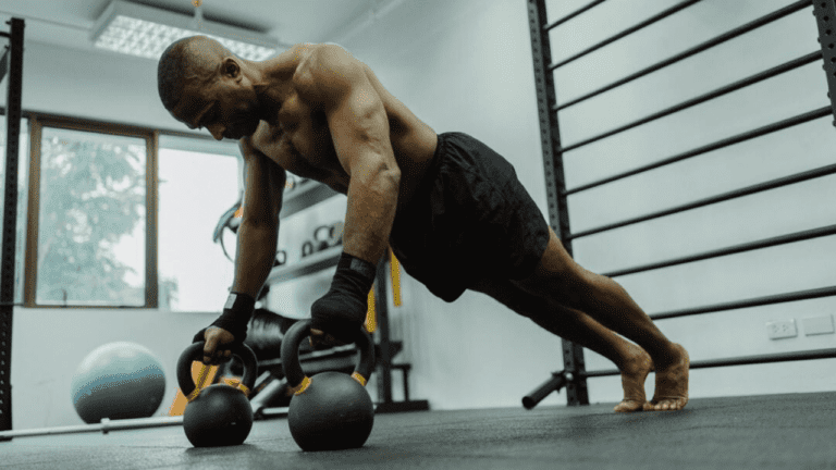 ejercicios con pesas rusas o kettlebell