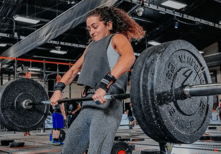 Raquel Oliver participando en una competición de CrossFit