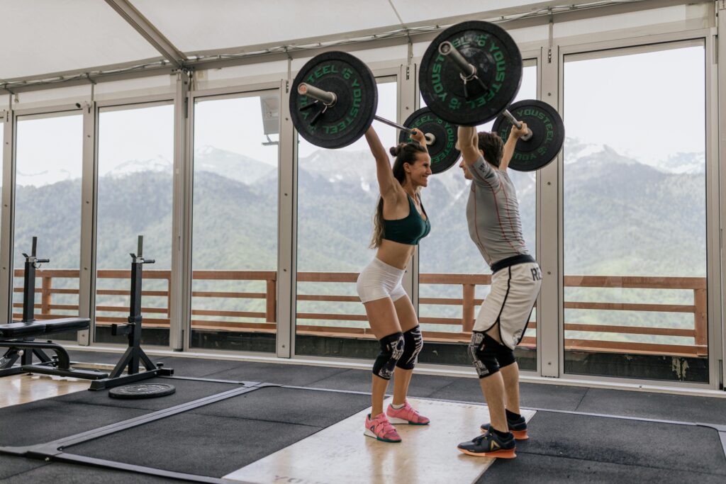 Cross Training, una pareja realizando ejercicios